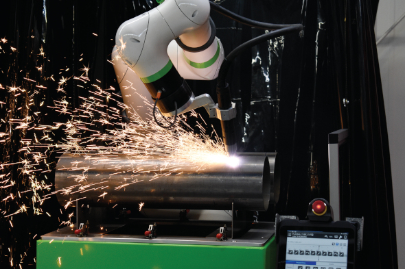 Cobot cutting a dome